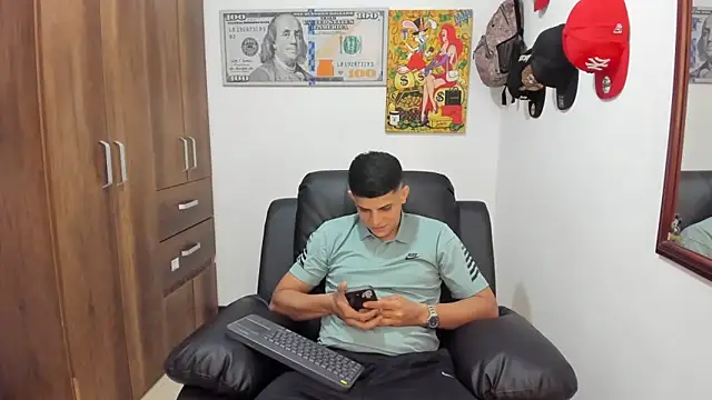 Snapshot of boss_of_cash chatting on 09-27-25, 01:56 boss of cash online show from 09-27-25, 01:56