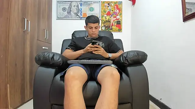 Snapshot of boss_of_cash chatting on 09-15-25, 11:32 boss of cash online show from 09-15-25, 11:32