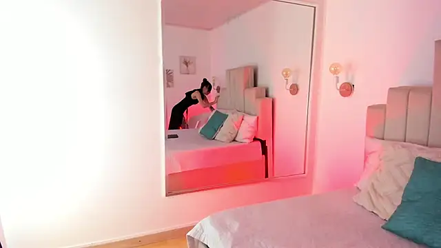 Michell Wallker online show from 12-20-25, 04:21