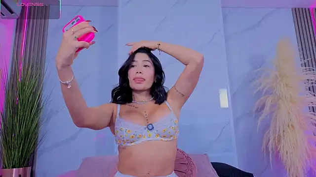 Chlooee   online show from 12-22-25, 01:50