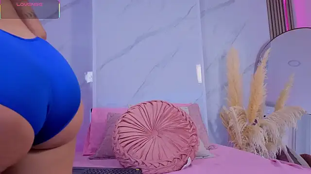 Chlooee   online show from 10-23-25, 05:22