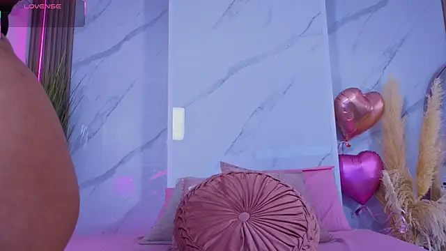 Chlooee   online show from 11-11-25, 01:11