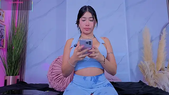 Chlooee   online show from 11-12-25, 11:25