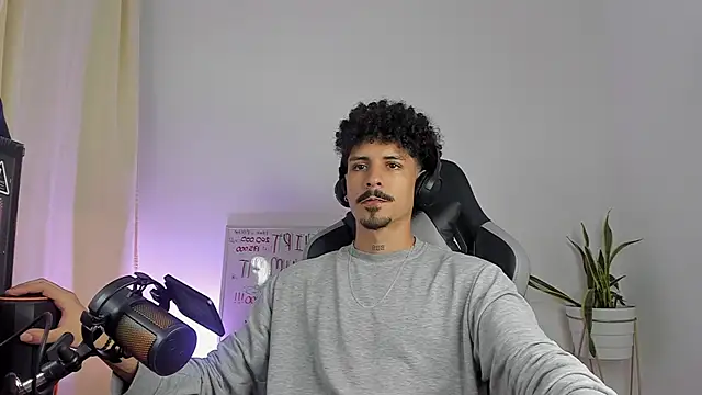 Lukeetaylor online show from 06-18-26, 02:44