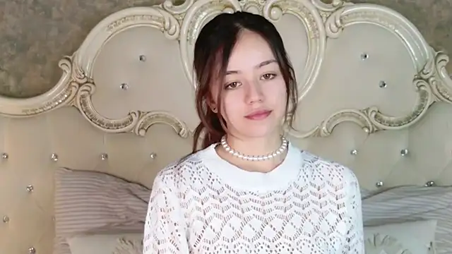 STELLA RICH online show from 11-13-25, 11:25