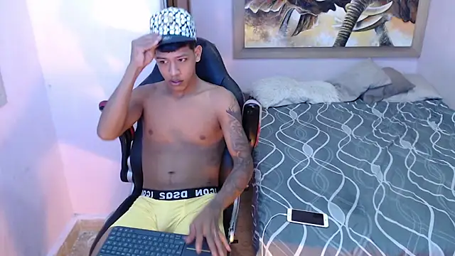 Snapshot of mr_stiven_ chatting on 03-08-25, 03:06 mr stiven  online show from 03-08-25, 03:06