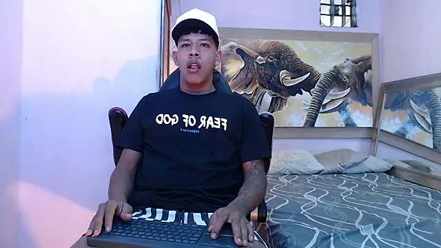 Snapshot of mr_stiven_ chatting on 03-23-25, 02:15 mr stiven  online show from 03-23-25, 02:15