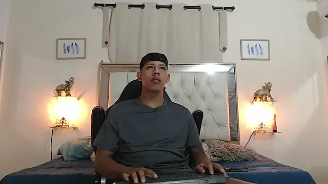 Snapshot of mr_stiven_ chatting on 09-09-25, 02:43 mr stiven  online show from 09-09-25, 02:43