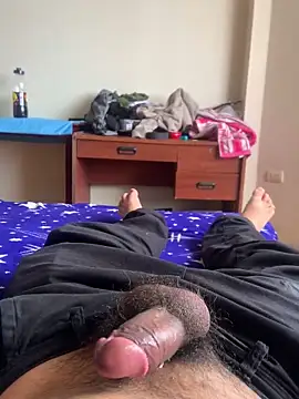 Kevineey online show from 11-12-25, 03:38