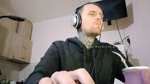 Snapshot of HappyZebra13 chatting on 02-03-25, 05:03 HappyZebra13 online show from 02-03-25, 05:03