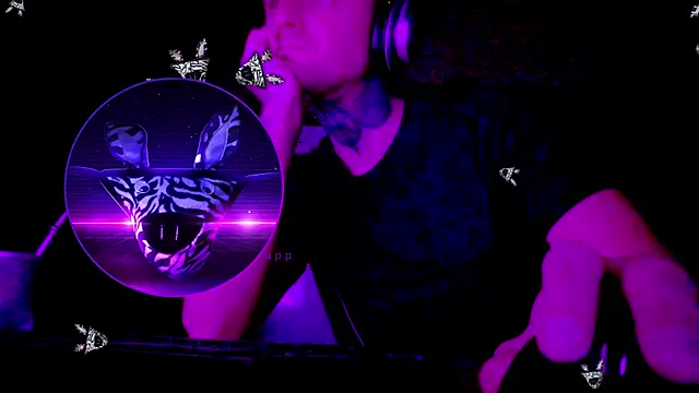 Snapshot of HappyZebra13 chatting on 02-12-25, 04:00 HappyZebra13 online show from 02-12-25, 04:00