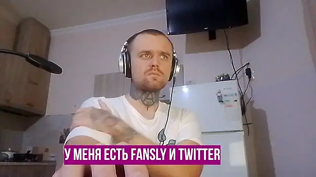 Snapshot of HappyZebra13 chatting on 01-08-25, 04:54 HappyZebra13 online show from 01-08-25, 04:54