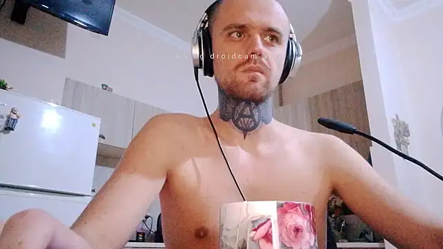 Snapshot of HappyZebra13 chatting on 03-08-25, 06:16 HappyZebra13 online show from 03-08-25, 06:16