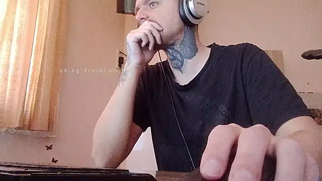 Snapshot of HappyZebra13 chatting on 03-07-25, 08:34 HappyZebra13 online show from 03-07-25, 08:34