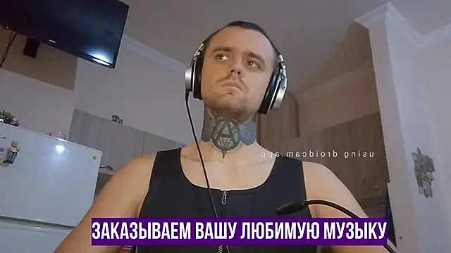 Snapshot of HappyZebra13 chatting on 01-16-25, 01:03 HappyZebra13 online show from 01-16-25, 01:03