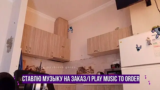 Snapshot of HappyZebra13 chatting on 02-10-25, 06:42 HappyZebra13 online show from 02-10-25, 06:42