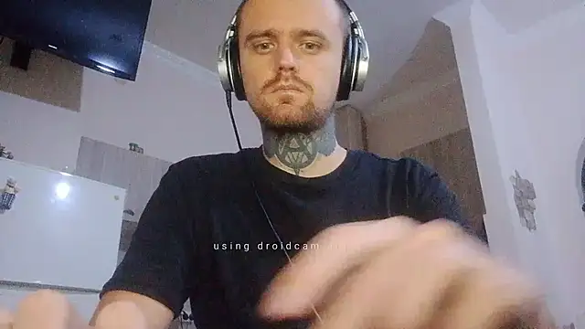 Snapshot of HappyZebra13 chatting on 01-11-25, 10:51 HappyZebra13 online show from 01-11-25, 10:51