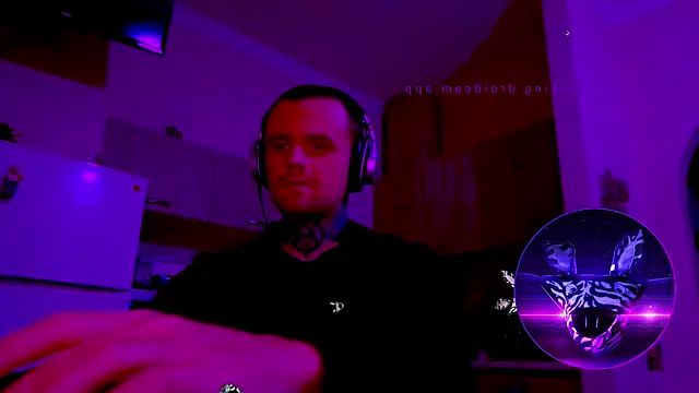 Snapshot of HappyZebra13 chatting on 02-13-25, 02:42 HappyZebra13 online show from 02-13-25, 02:42