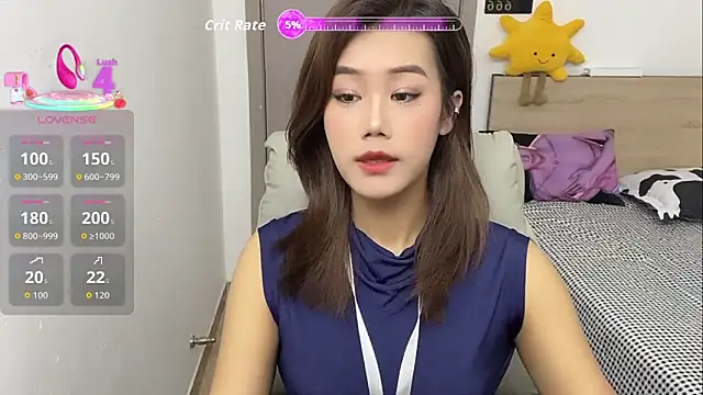 Snapshot of Bella-LL chatting on 10-28-25, 04:28 Bella-LL online show from 10-28-25, 04:28