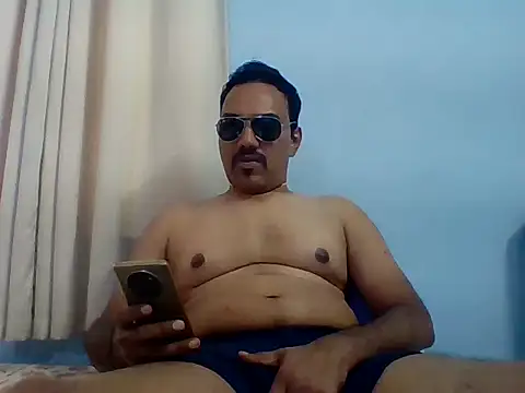 Snapshot of farhaanmacho chatting on 12-17-25, 05:56 farhaanmacho online show from 12-17-25, 05:56