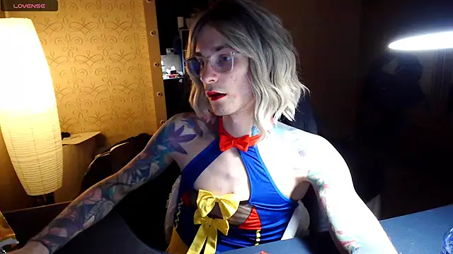 Julia dolls online show from 11-28-25, 07:14