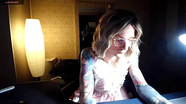 Julia dolls online show from 11-21-25, 06:18