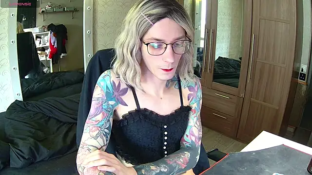 Julia dolls online show from 02-28-25, 12:09