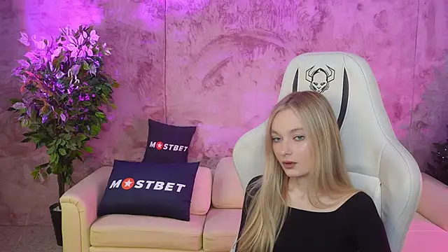 Ewa Pearl online show from 01-06-25, 01:52