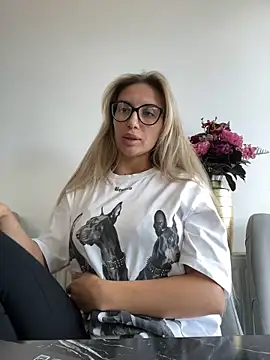 FelyJolie online show from 09-24-25, 10:00