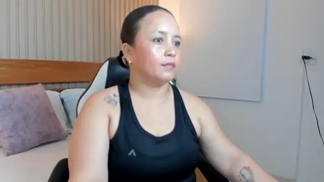 Snapshot of linda_rios_ chatting on 06-04-26, 08:35 linda rios online show from 06-04-26, 08:35