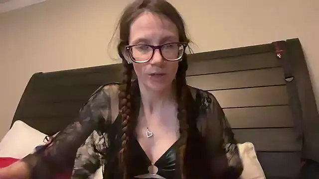 Snapshot of yourstrulylivy69 chatting on 02-21-25, 02:28 yourstrulylivy69 online show from 02-21-25, 02:28