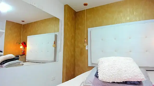 Milaspetite online show from 02-25-26, 08:08