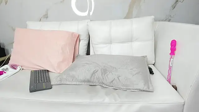 Milaspetite online show from 02-27-25, 12:03