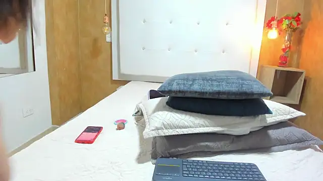 Milaspetite online show from 03-23-26, 08:19