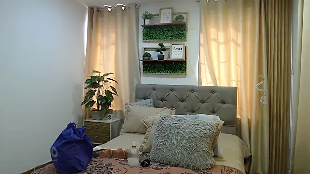 sasi luna online show from 06-13-26, 01:42