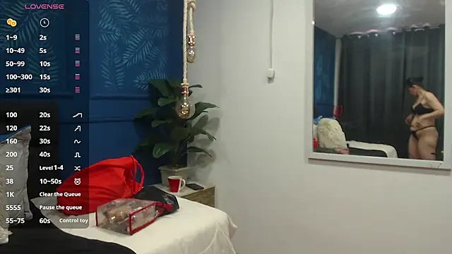 sasi luna online show from 10-30-25, 02:58