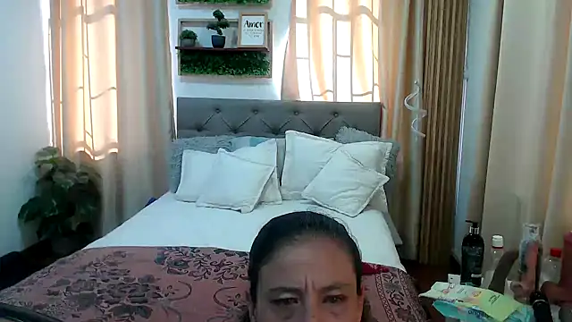 sasi luna online show from 06-20-26, 01:49
