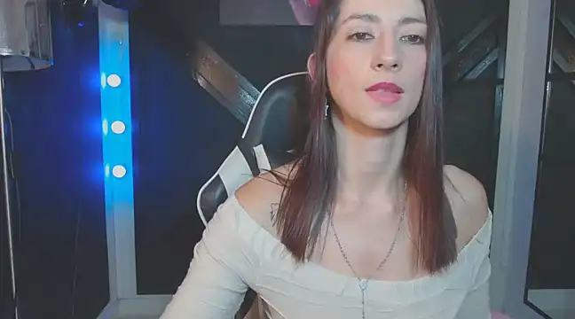 Snapshot of aitana_ag chatting on 03-18-25, 03:33 aitana ag online show from 03-18-25, 03:33