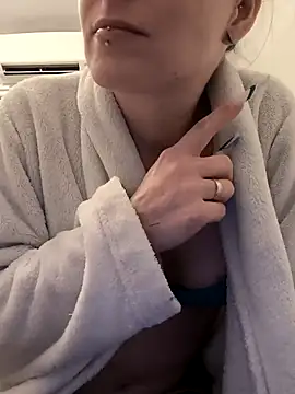 Snapshot of Cally-n chatting on 02-03-25, 11:58 Cally-n online show from 02-03-25, 11:58