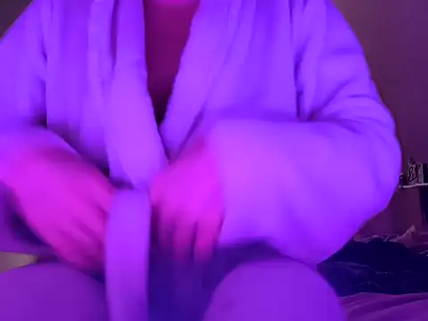 Snapshot of Cally-n chatting on 12-30-24, 11:38 Cally-n online show from 12-30-24, 11:38