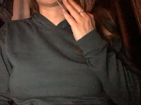 Snapshot of Cally-n chatting on 02-07-25, 10:52 Cally-n online show from 02-07-25, 10:52