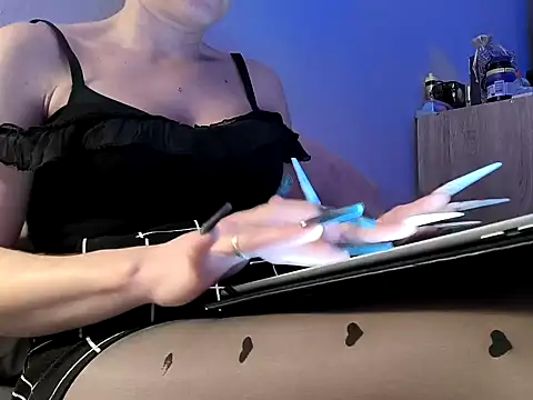 Snapshot of Cally-n chatting on 01-01-25, 04:07 Cally-n online show from 01-01-25, 04:07