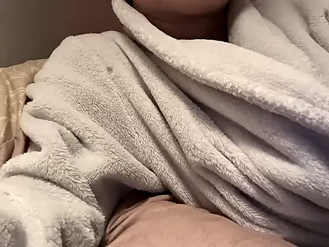 Snapshot of Cally-n chatting on 12-30-24, 01:26 Cally-n online show from 12-30-24, 01:26