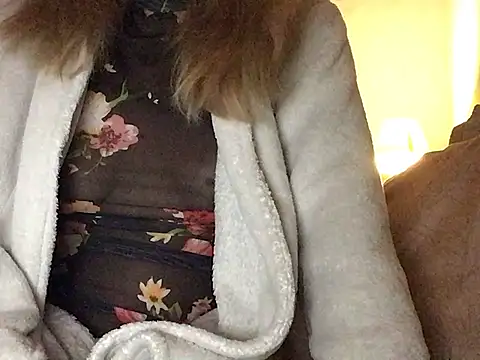 Snapshot of Cally-n chatting on 01-28-25, 01:50 Cally-n online show from 01-28-25, 01:50