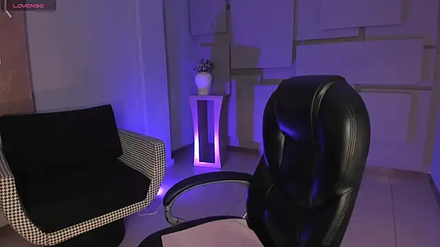 MiaFarrell  online show from 11-20-25, 06:19