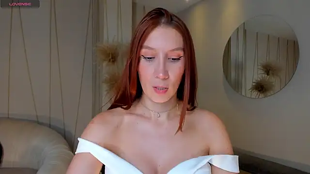 Snapshot of MiaFarrell_ chatting on 03-19-25, 05:28 MiaFarrell  online show from 03-19-25, 05:28