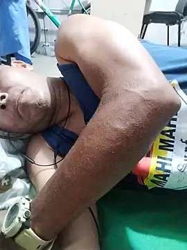 Snapshot of Alex011277 chatting on 10-28-25, 01:17 Alex011277 online show from 10-28-25, 01:17