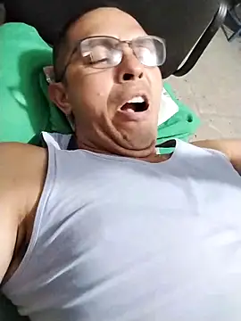 Snapshot of Alex011277 chatting on 10-04-25, 04:03 Alex011277 online show from 10-04-25, 04:03