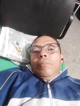 Snapshot of Alex011277 chatting on 10-16-25, 03:15 Alex011277 online show from 10-16-25, 03:15