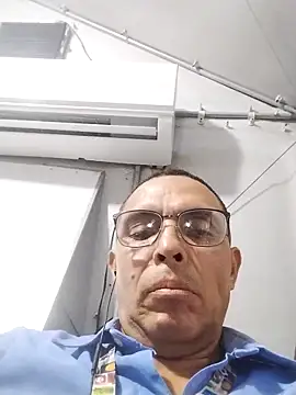 Snapshot of Alex011277 chatting on 09-30-25, 01:00 Alex011277 online show from 09-30-25, 01:00